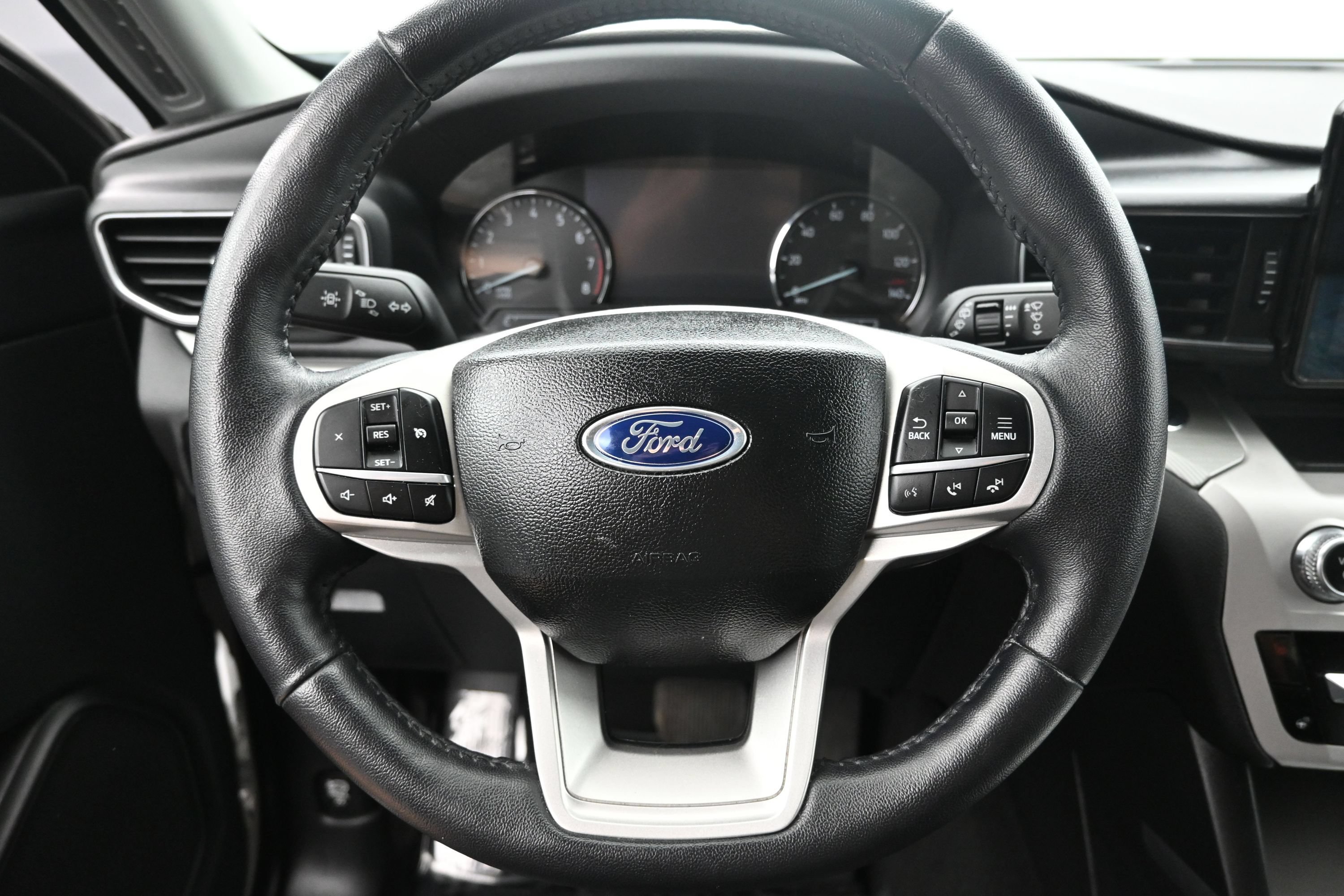 Used 2023 Ford Explorer XLT w/ Equipment Group 202A AWD/4WD image 13