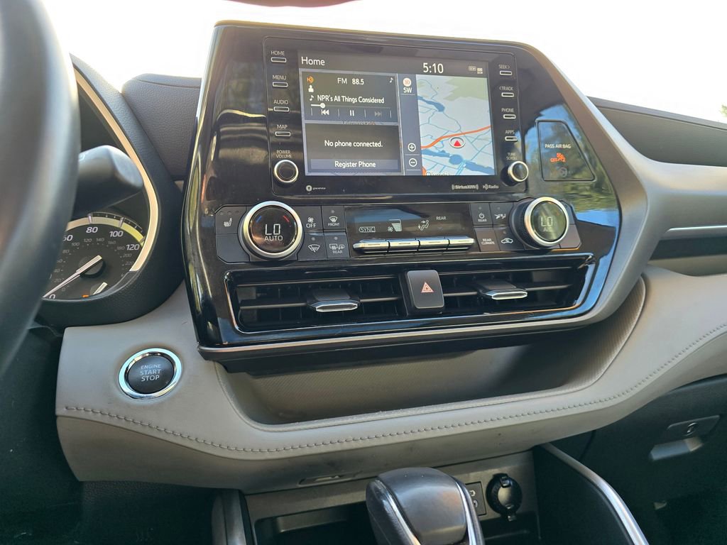 Used 2022 Toyota Highlander XLE image 18