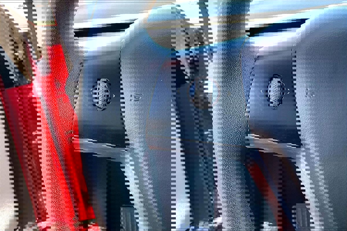 Used 2022 Tesla Model Y Long Range image 18