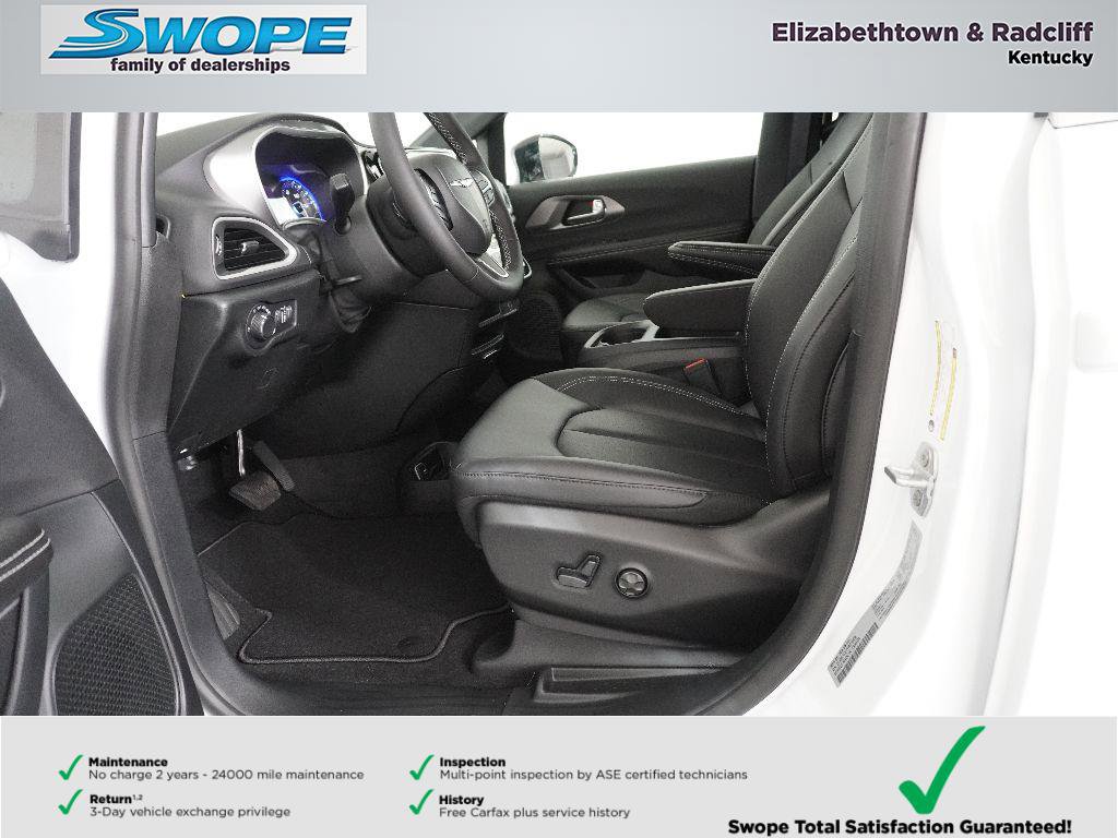 New 2026 Chrysler Voyager LX FWD image 13