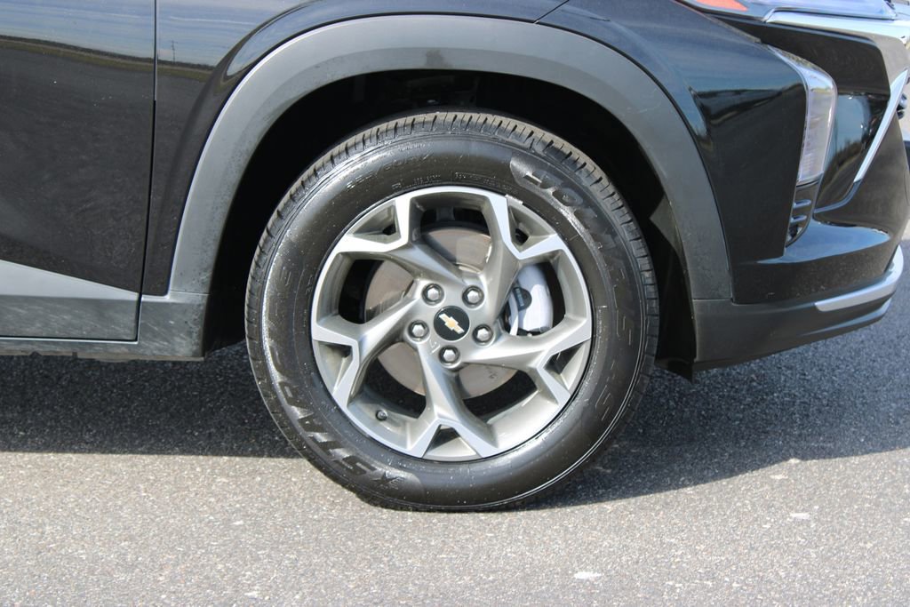 Used 2025 Chevrolet Trax LT image 12