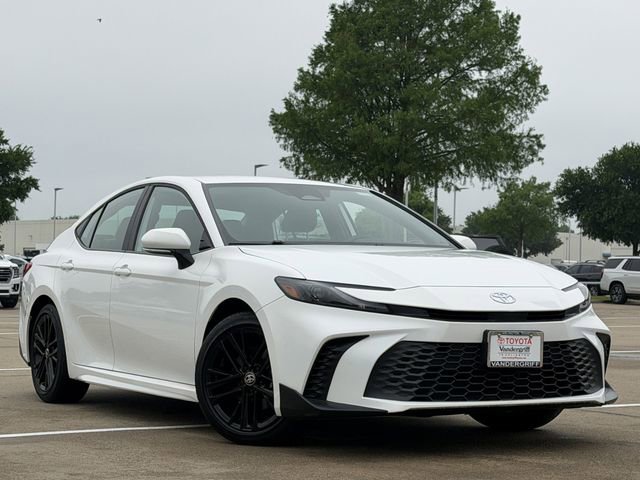 Used 2025 Toyota Camry SE FWD image 2
