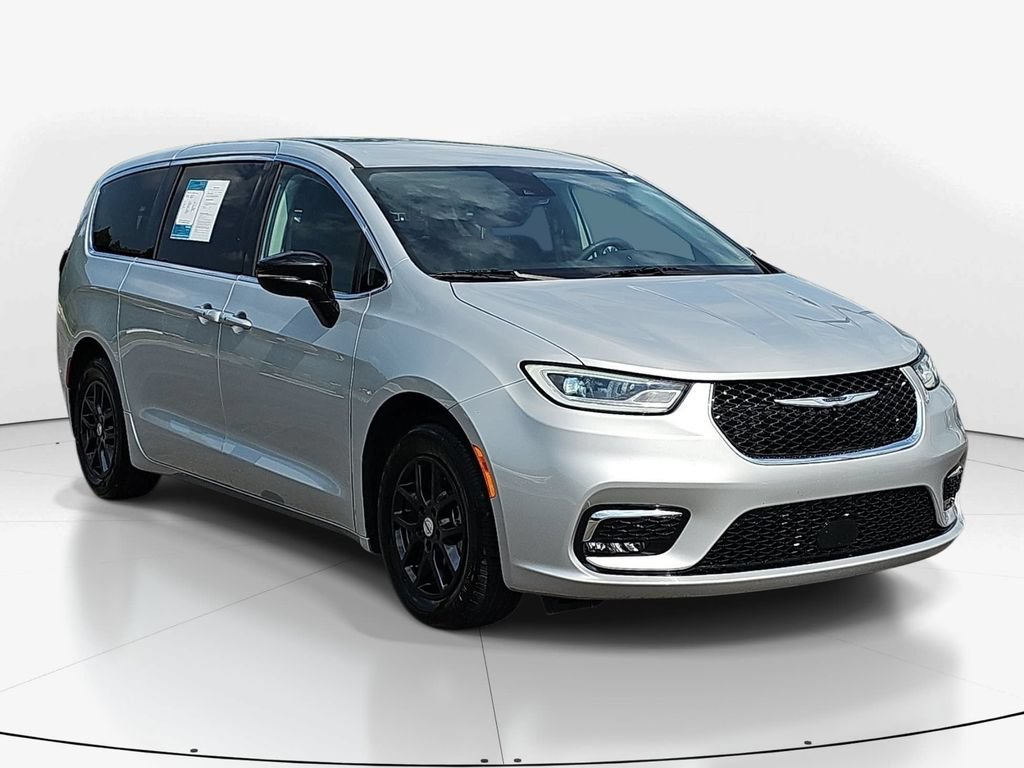 Used 2024 Chrysler Pacifica Touring-L FWD video 3