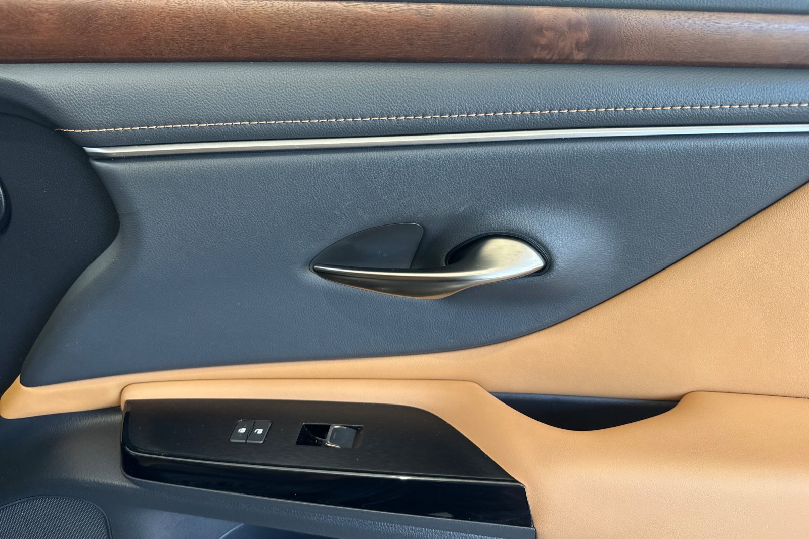 Certified 2024 Lexus ES 300h w/ Premium Package FWD image 21