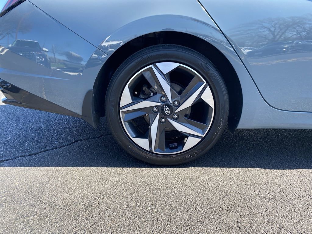 Certified 2022 Hyundai Elantra Limited w/ Cargo Package image 9