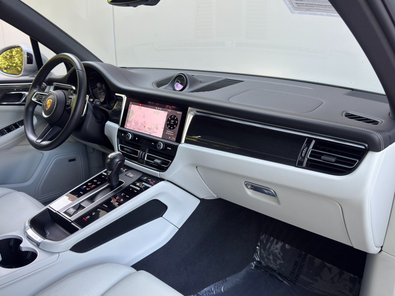 Used 2023 Porsche Macan S AWD/4WD image 15
