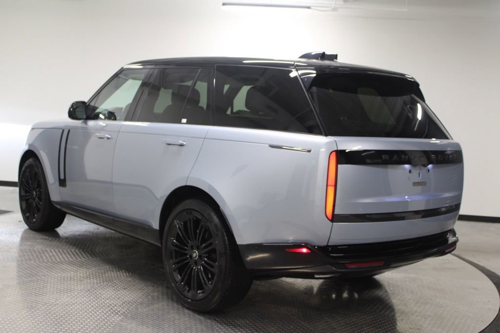 Used 2025 Land Rover Range Rover SE AWD/4WD image 3