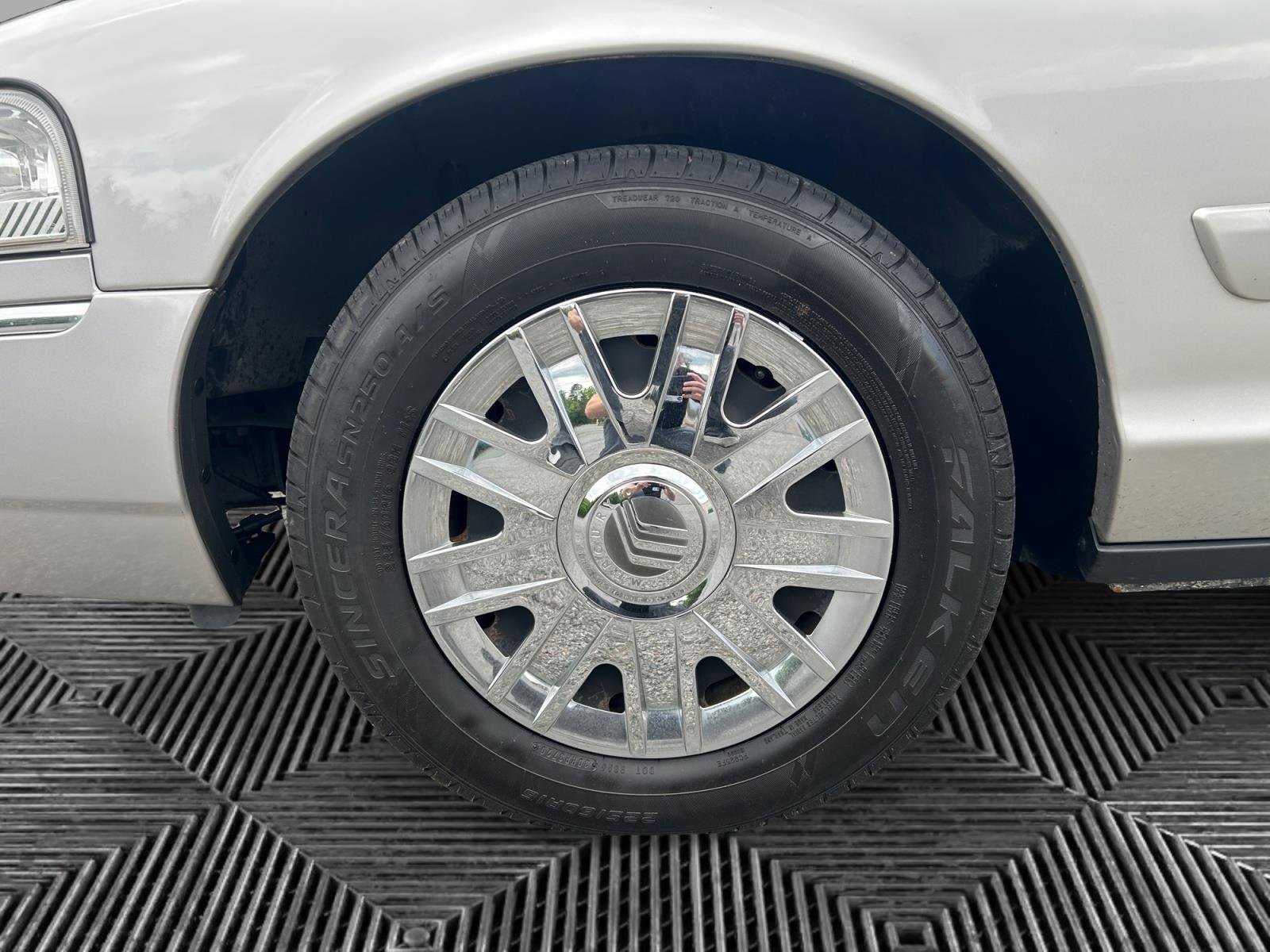 Used 2006 Mercury Grand Marquis GS RWD image 14