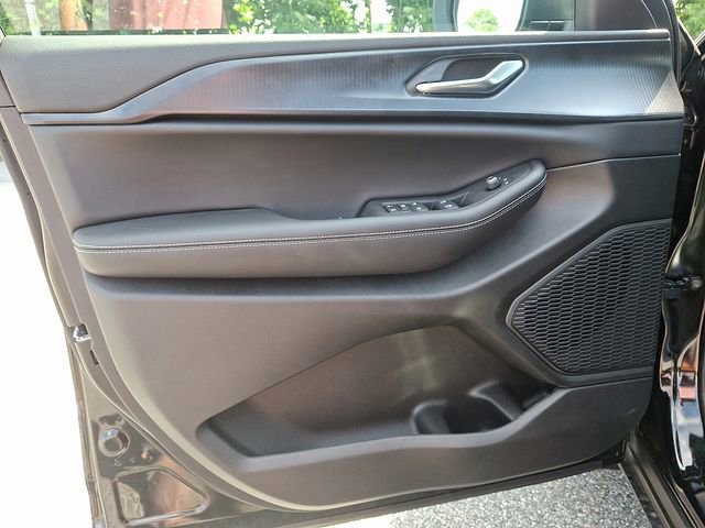 New 2025 Jeep Grand Cherokee L Laredo w/ Luxury Tech Group I image 9