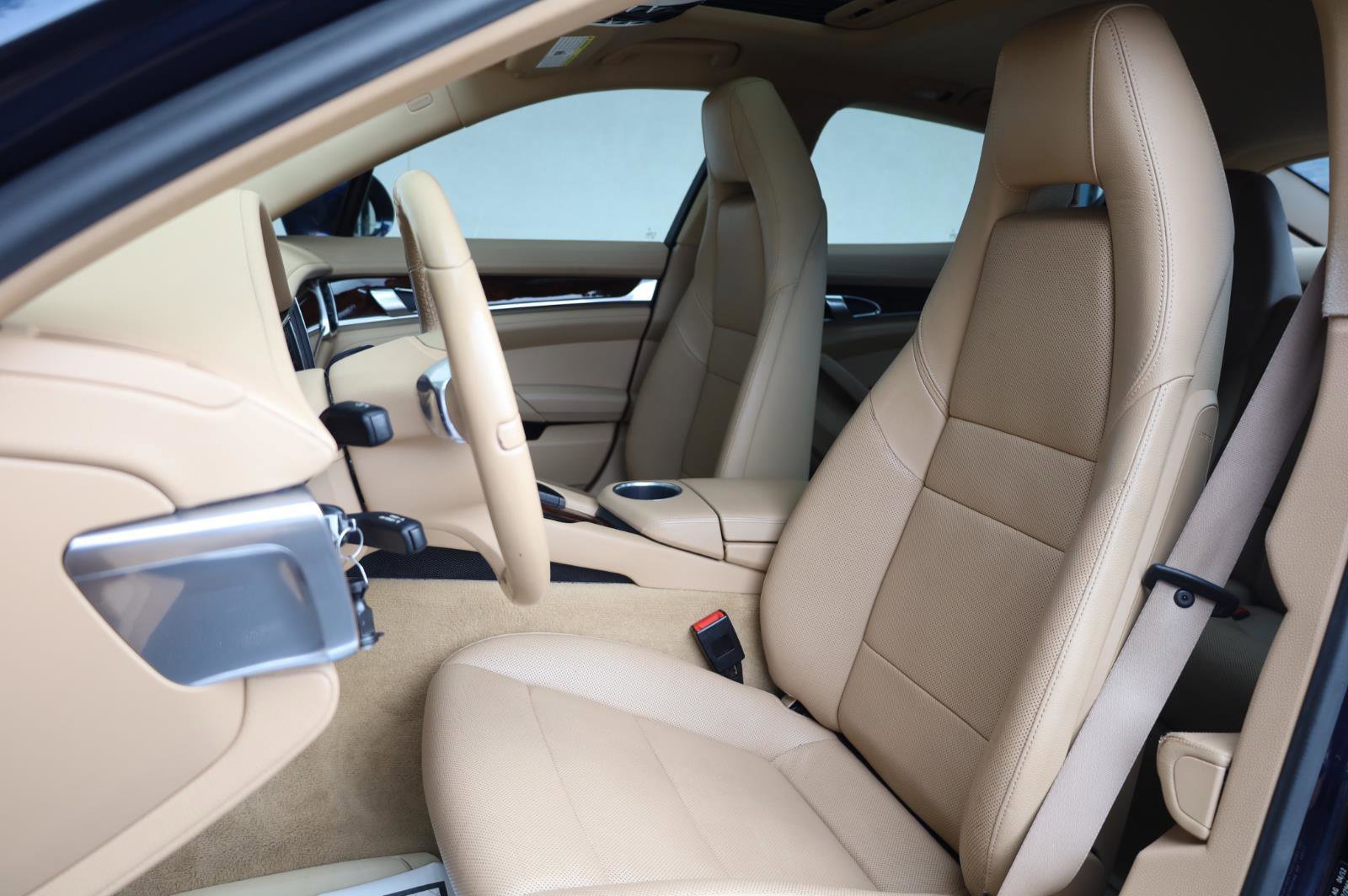 Used 2012 Porsche Panamera 4 image 15