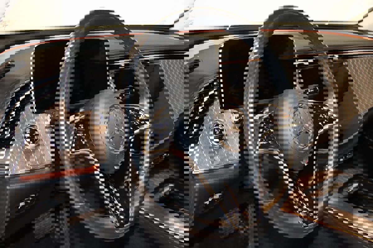 Used 2025 Mercedes-Benz E 350 4MATIC Sedan image 43