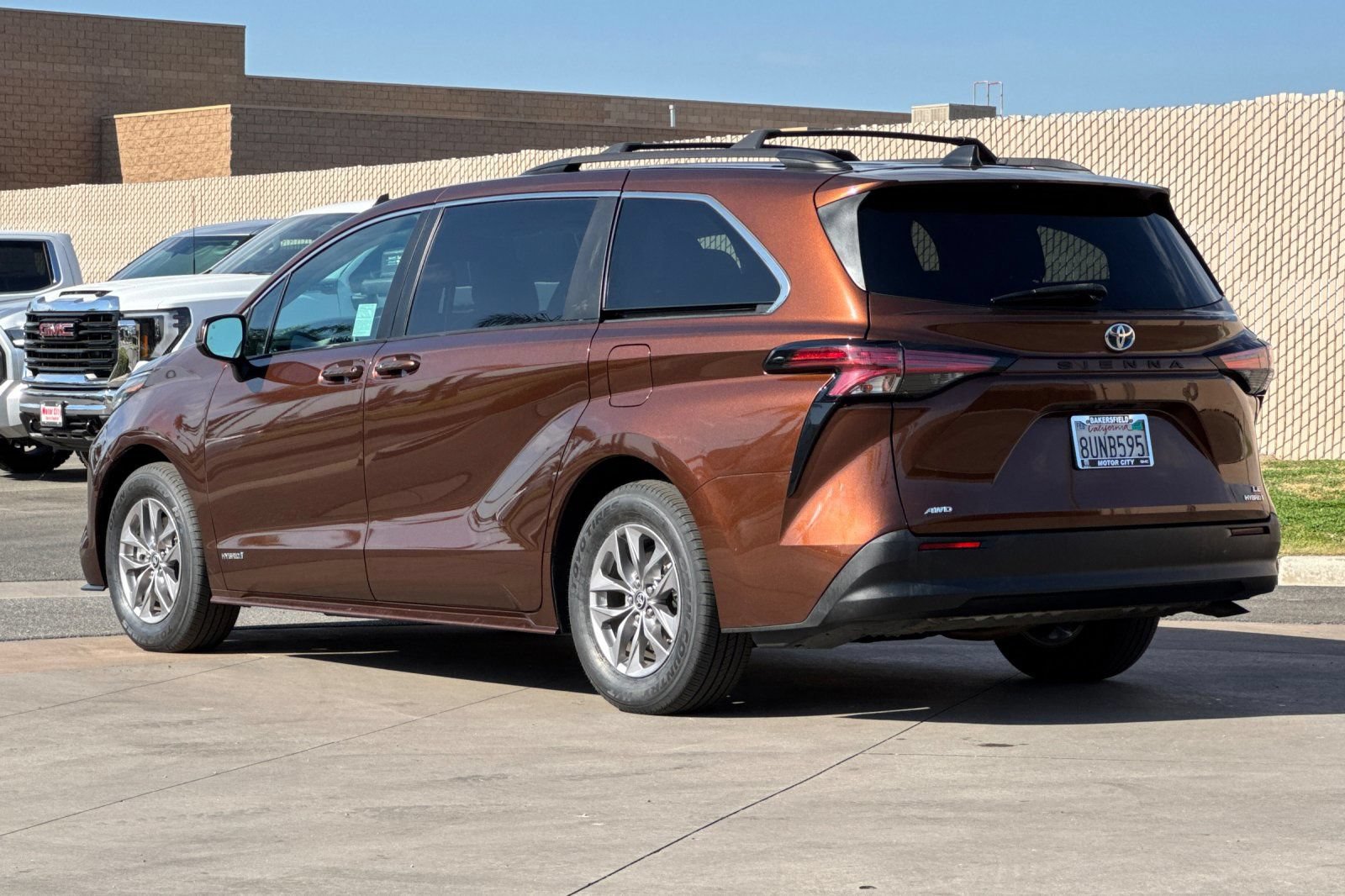 Used 2021 Toyota Sienna LE AWD/4WD image 6