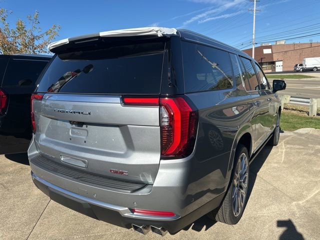 New 2026 GMC Yukon XL Denali w/ Denali Reserve Package image 7