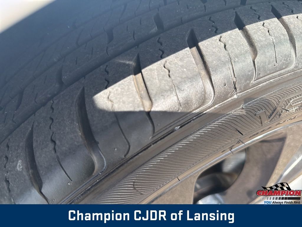 Used 2025 Chrysler Pacifica Limited FWD image 13