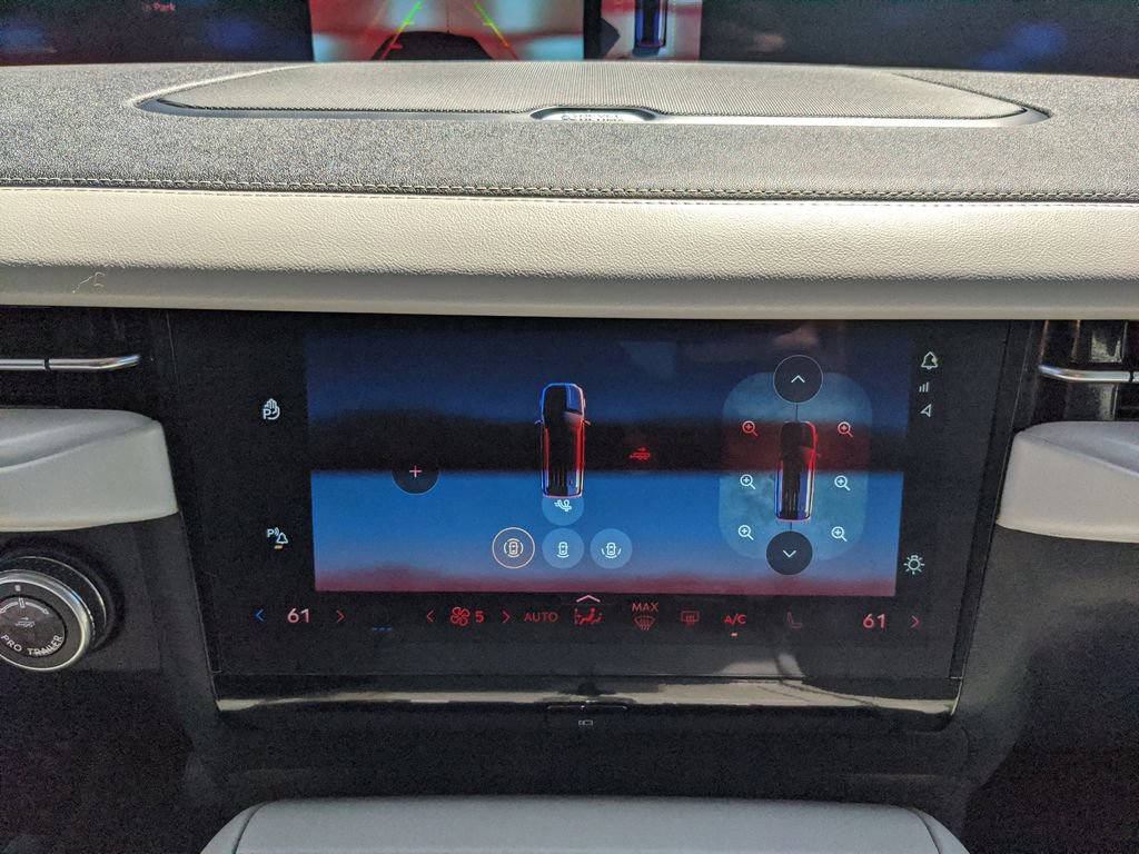 Used 2025 Lincoln Navigator Reserve image 26