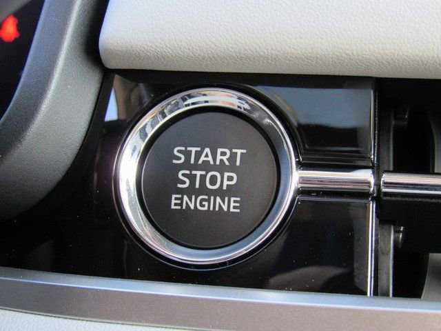 New 2025 Mitsubishi Outlander SE image 18