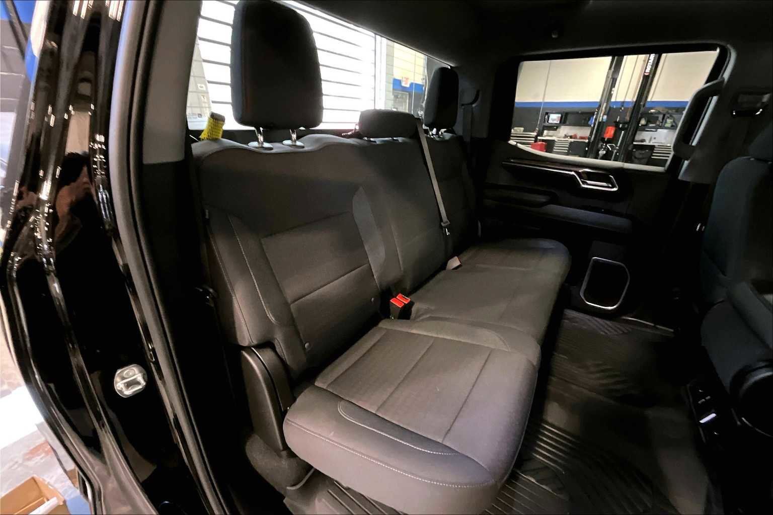 Used 2024 Chevrolet Silverado 1500 RST w/ Z71 Off-Road Package image 16