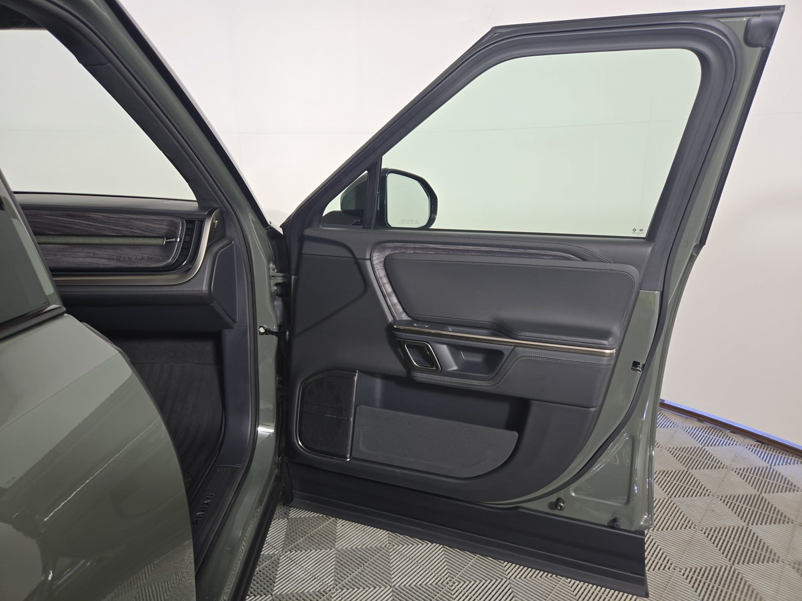 Used 2022 Rivian R1S Launch Edition Quad AWD/4WD image 18