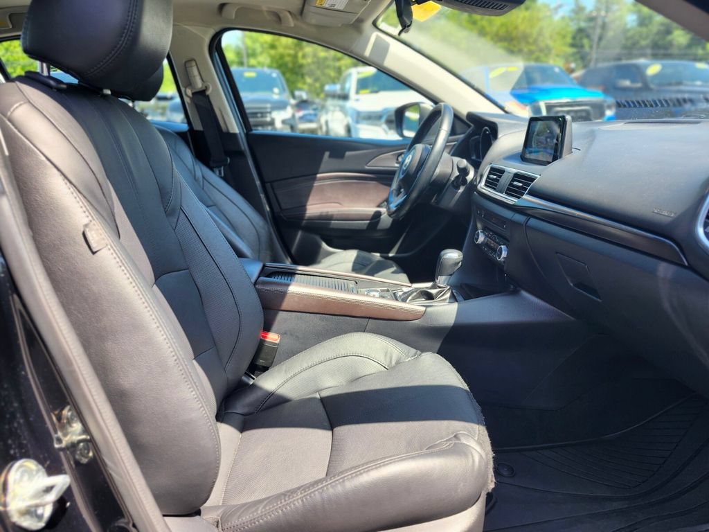 Used 2018 MAZDA MAZDA3 Grand Touring FWD image 11