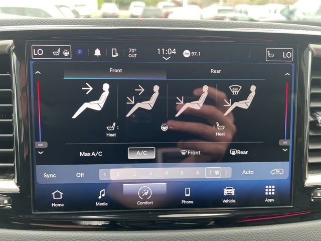Certified 2024 Chrysler Pacifica Touring-L FWD image 28