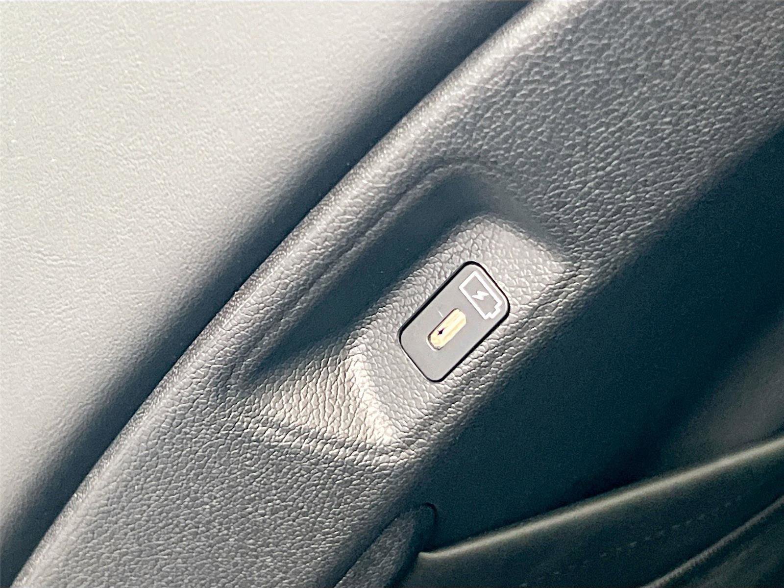 Used 2025 Kia Sorento S image 26