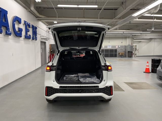 New 2026 Volkswagen Tiguan SE R-Line image 11