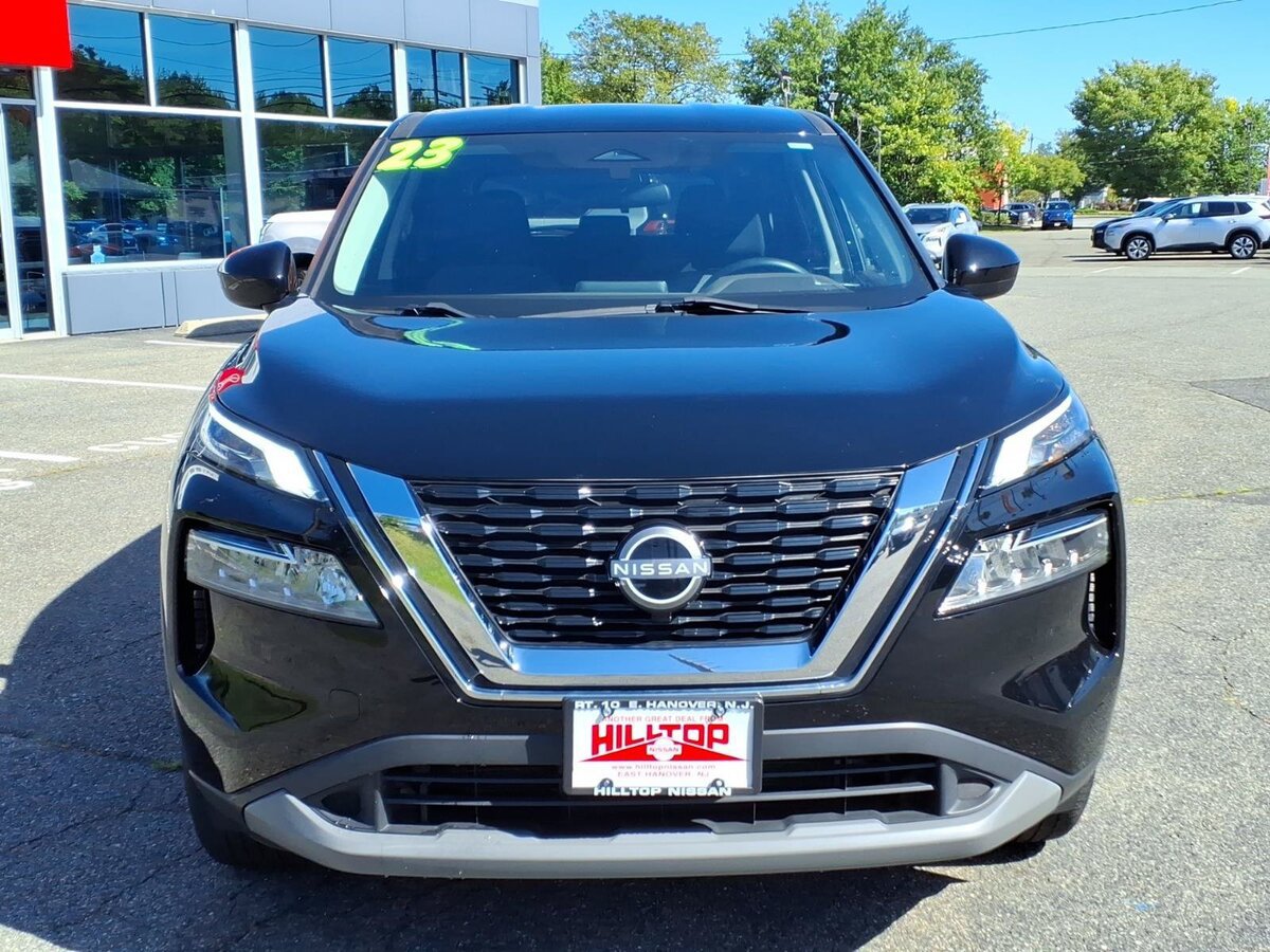 Used 2023 Nissan Rogue SV AWD/4WD image 2