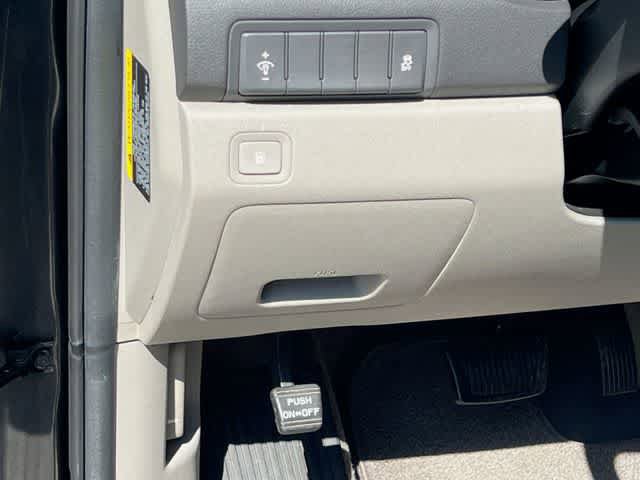 Used 2016 Kia Sedona LX w/ LX Convenience Package FWD image 28