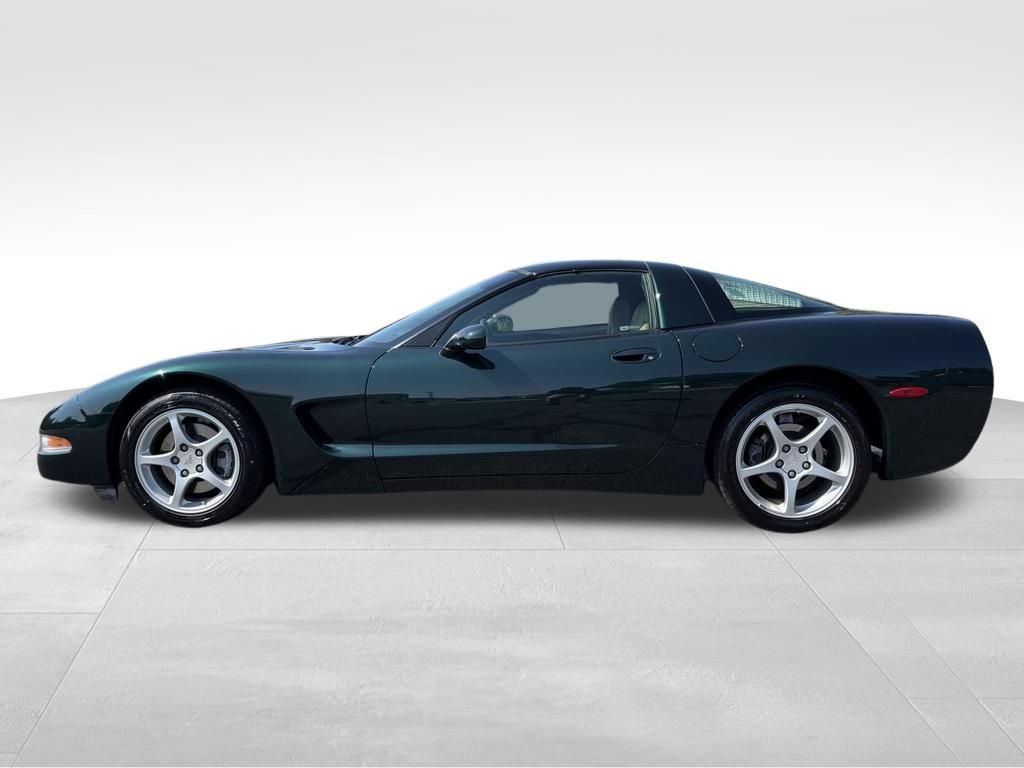Used 2001 Chevrolet Corvette Coupe w/ Preferred Equipment Group1 RWD image 2