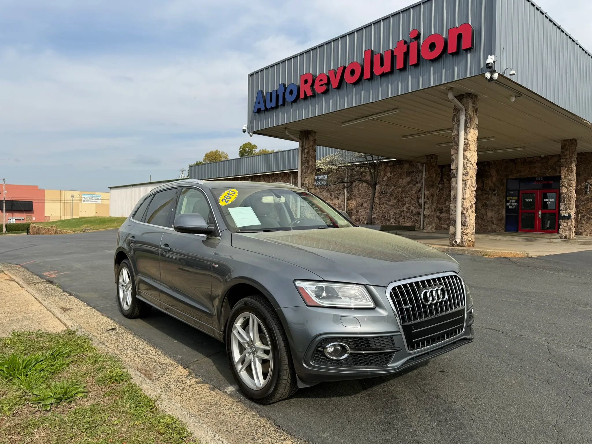 Used 2013 Audi Q5 3.0T Premium Plus w/ Audi MMI Navigation Plus Pkg image 1
