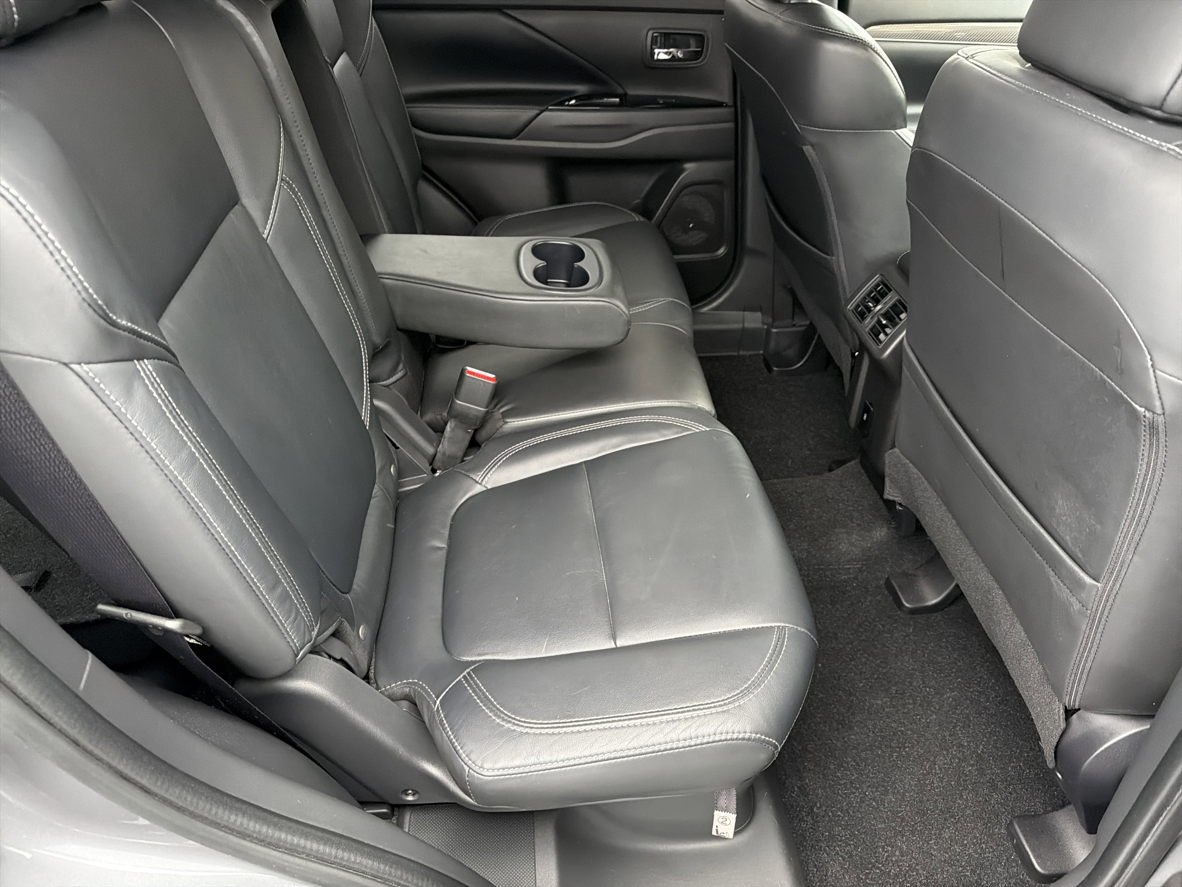 Used 2020 Mitsubishi Outlander SEL image 15