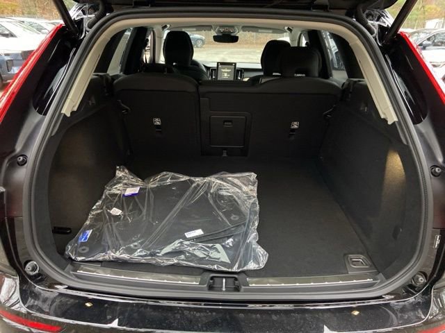 New 2026 Volvo XC60 B5 Plus w/ Climate Package image 18