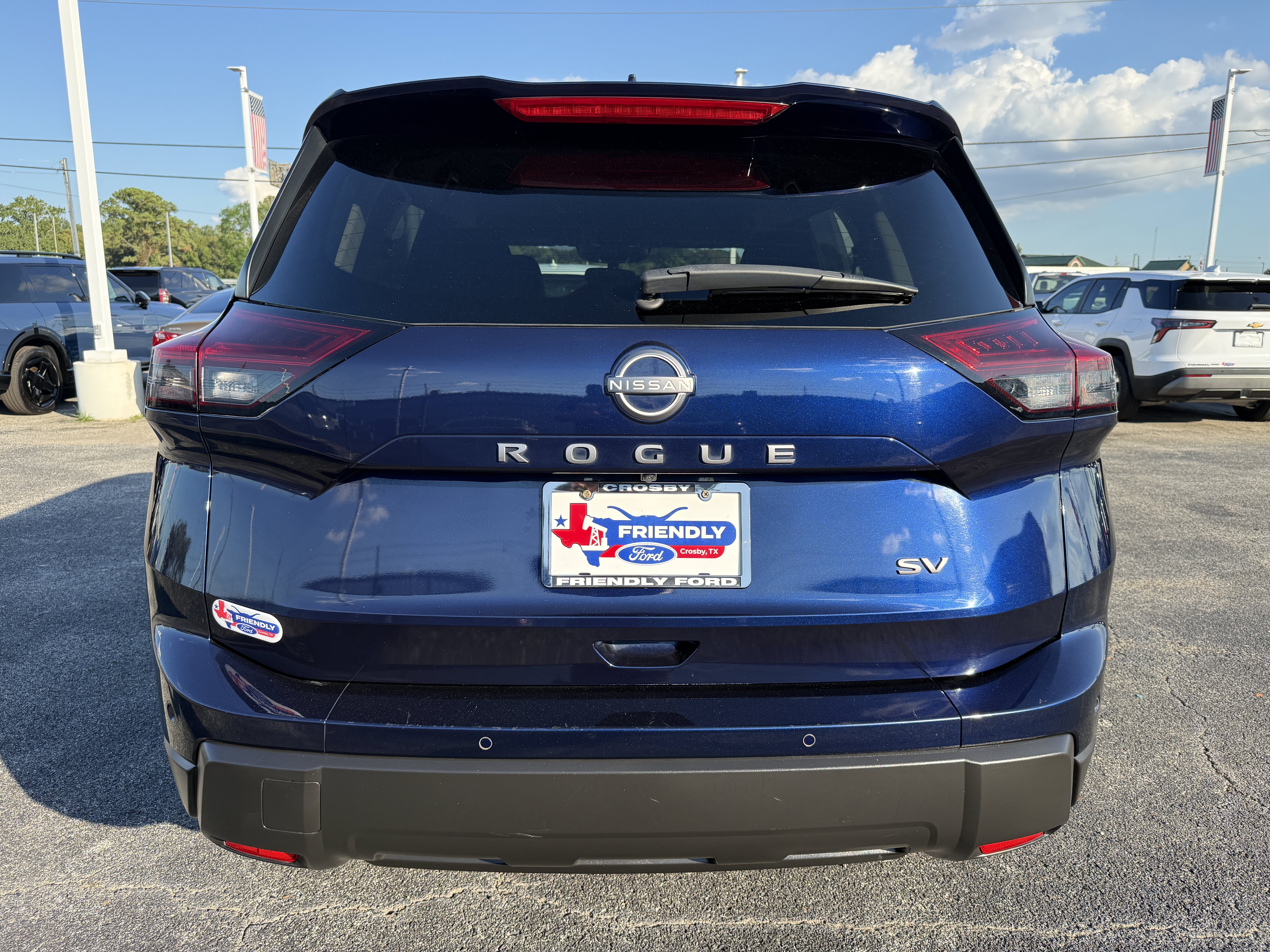 Used 2024 Nissan Rogue SV FWD image 3