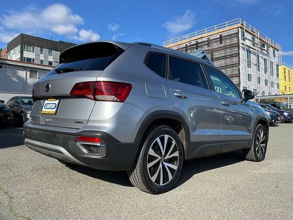 Certified 2022 Volkswagen Taos SE AWD/4WD image 8