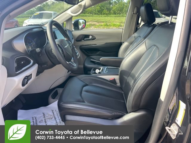 Used 2024 Chrysler Pacifica Touring-L FWD image 17
