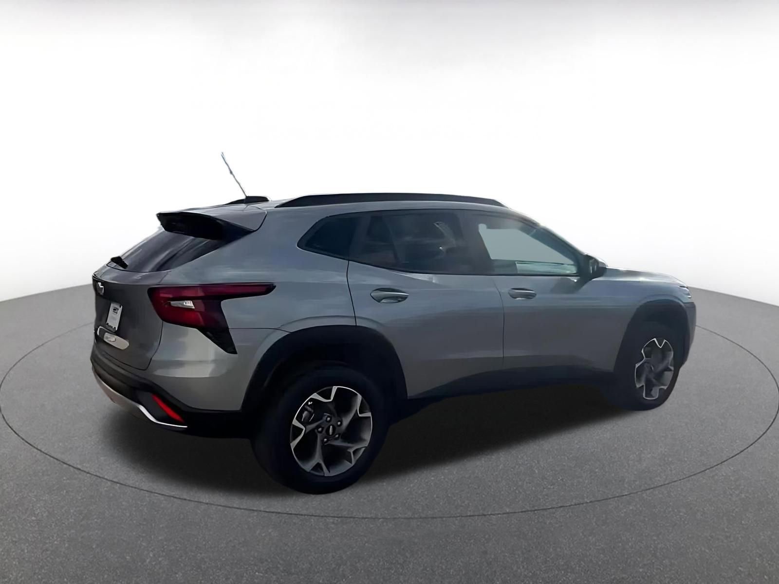 Used 2025 Chevrolet Trax LT FWD image 15