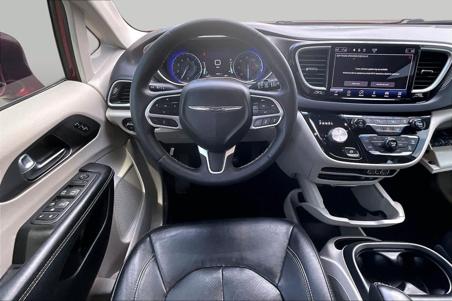 Used 2022 Chrysler Pacifica Touring-L FWD image 6
