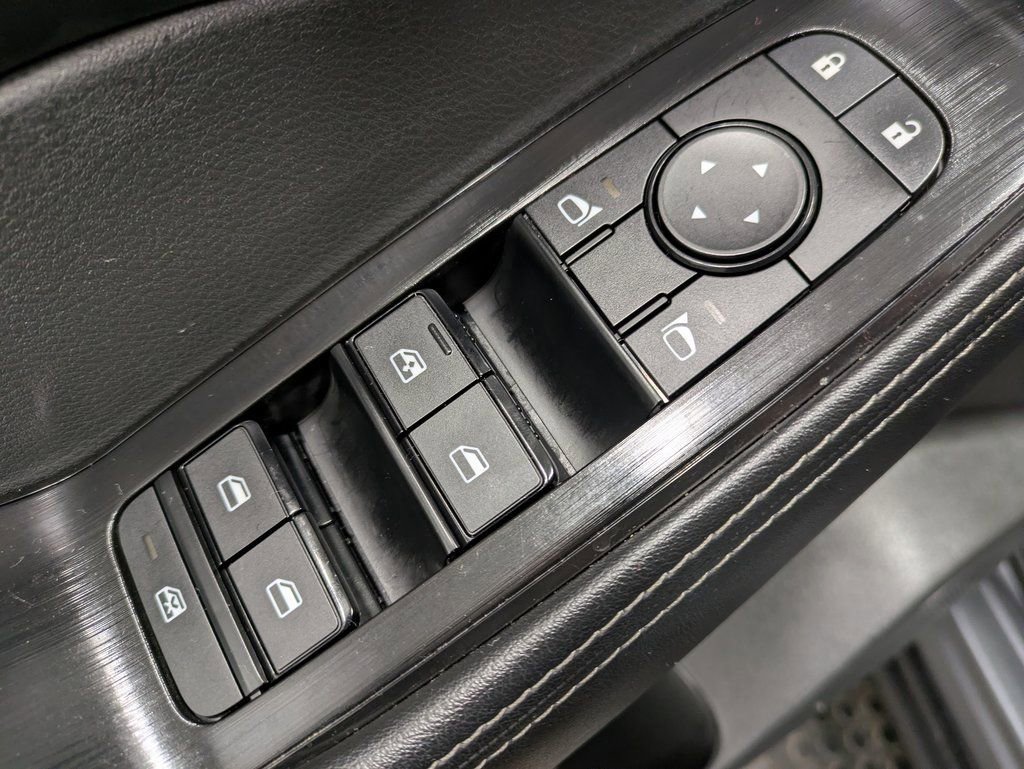 Used 2023 Nissan Rogue SV w/ SV Premium B Package image 9