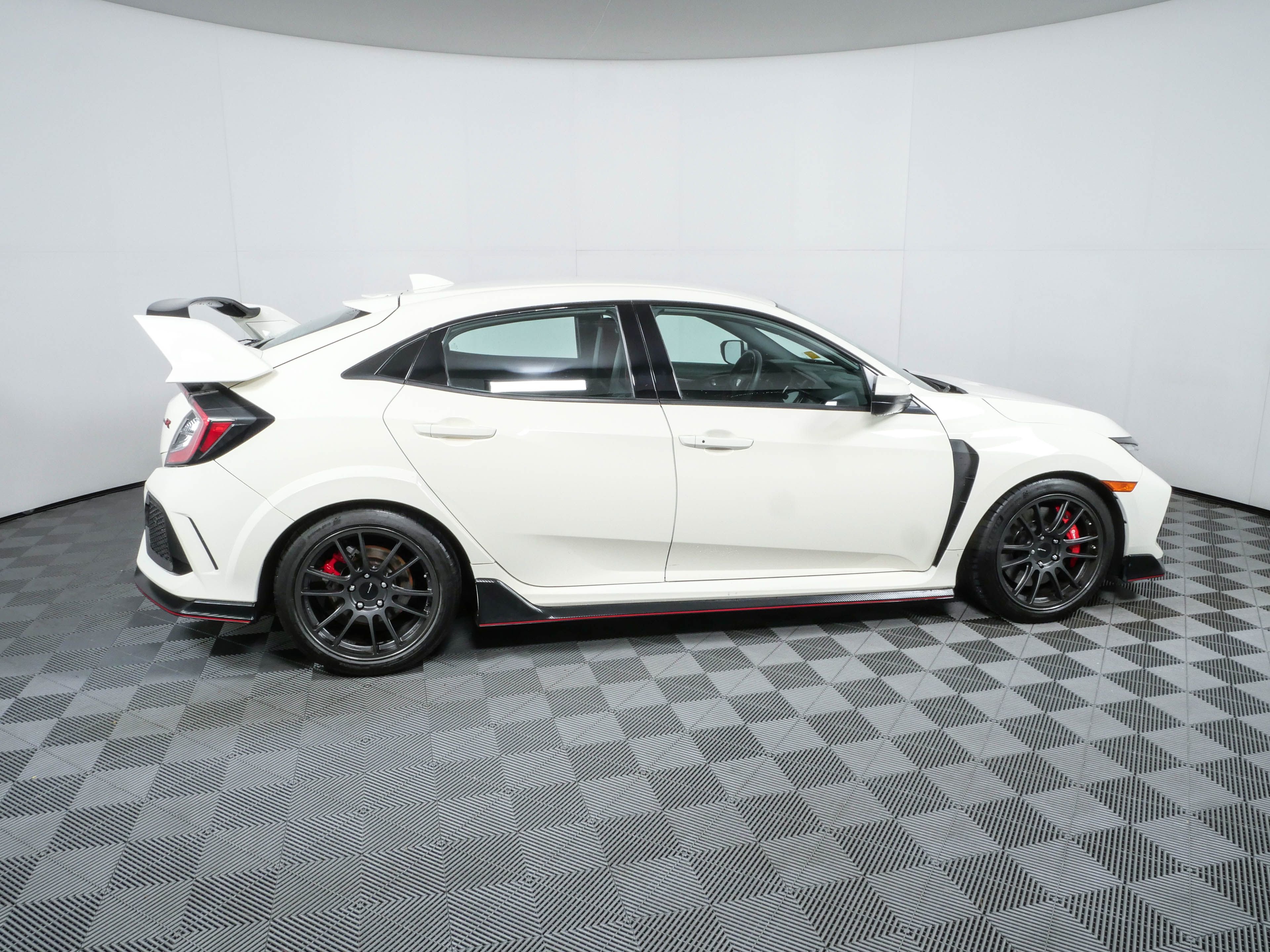 Used 2017 Honda Civic Type R image 2