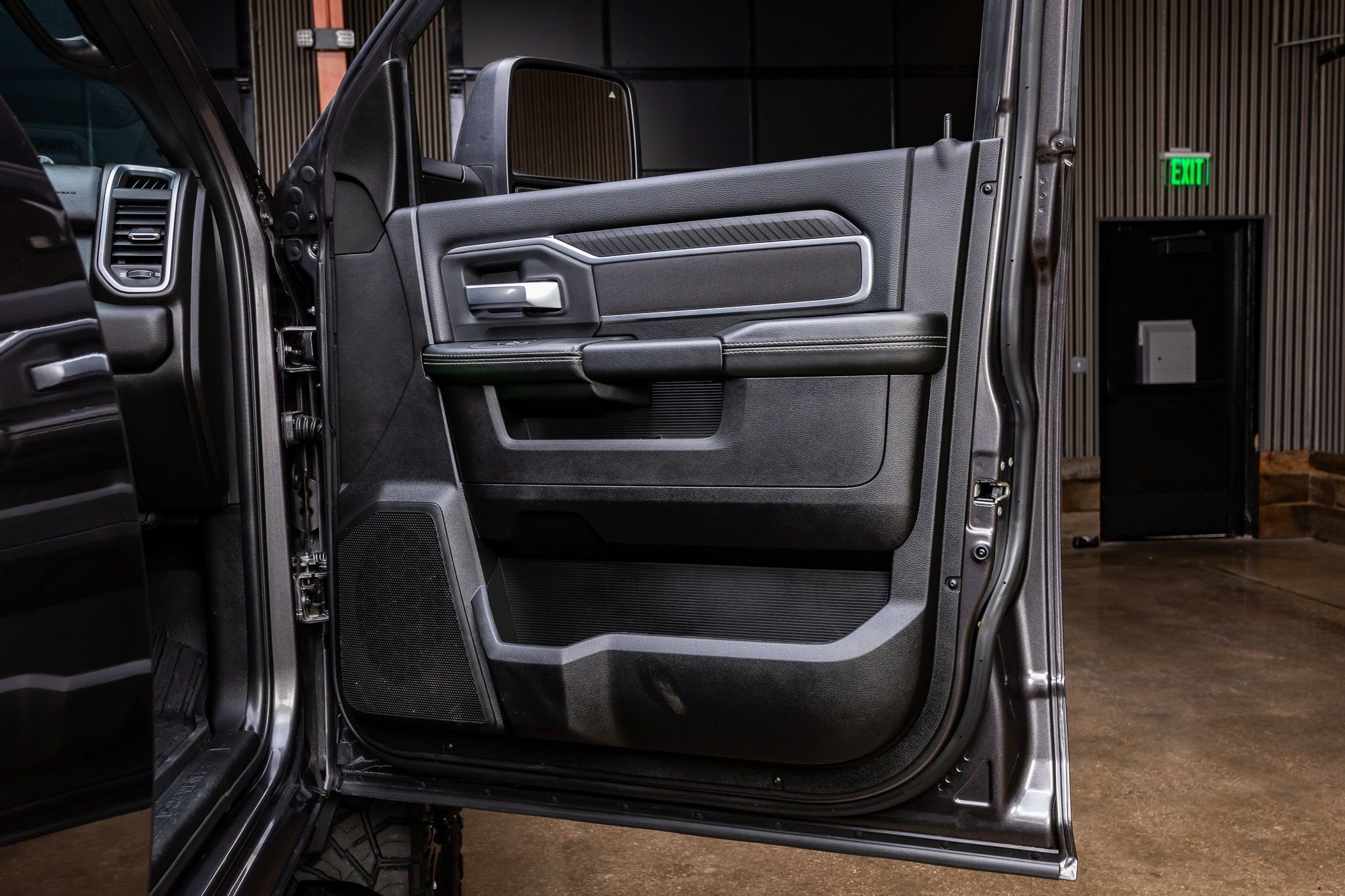 Used 2025 RAM 3500 Big Horn AWD/4WD image 37