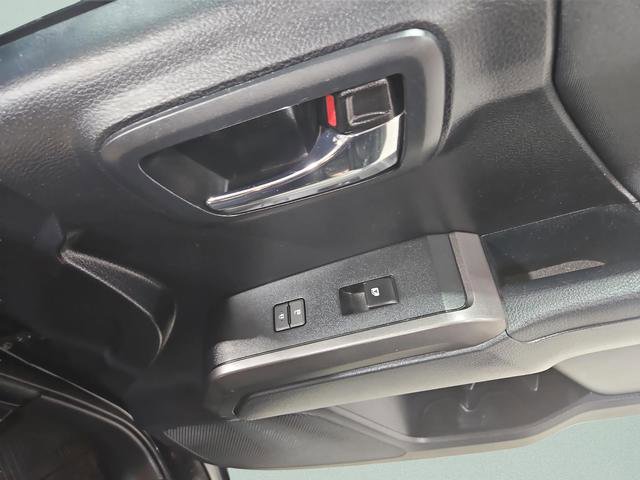 Used 2018 Toyota Tacoma TRD Sport image 32