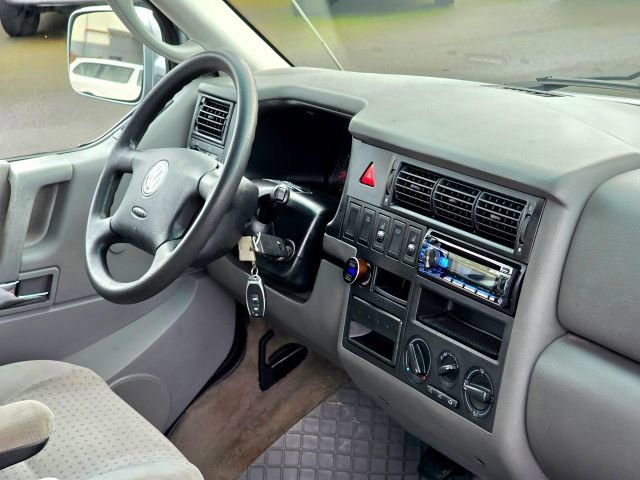 Used 2002 Volkswagen Eurovan MV FWD image 20