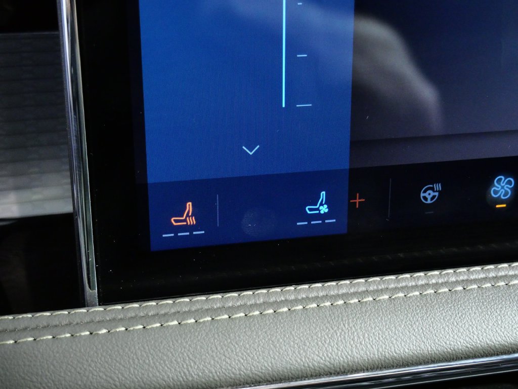 Certified 2023 Lincoln Corsair AWD w/ Equipment Group 101A image 24