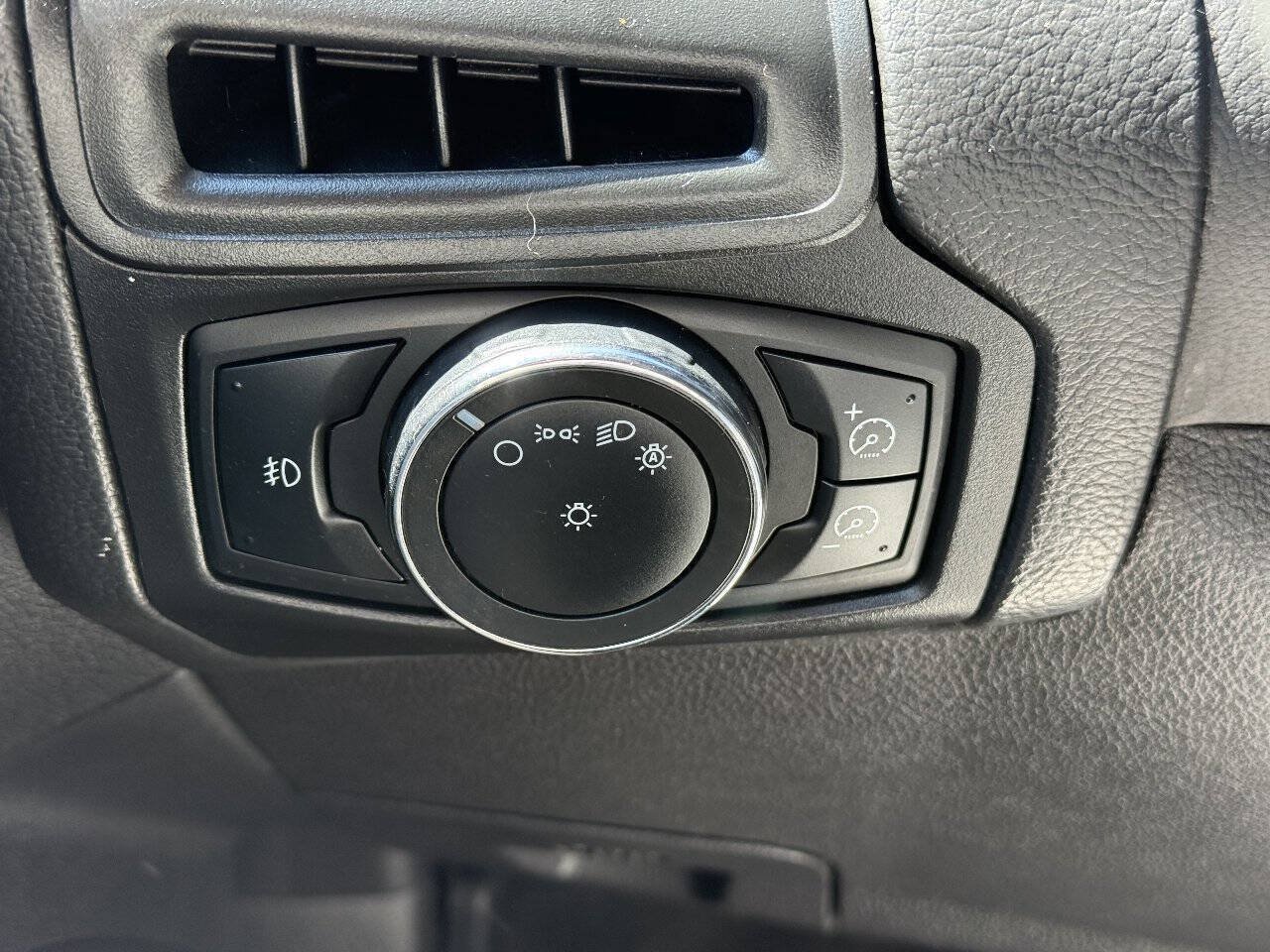 Used 2012 Ford Focus SE w/ Interior Protection Pkg FWD image 9