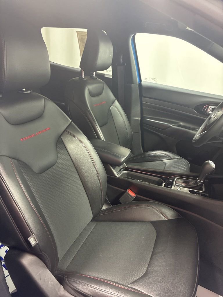 Used 2025 Jeep Compass Trailhawk image 27
