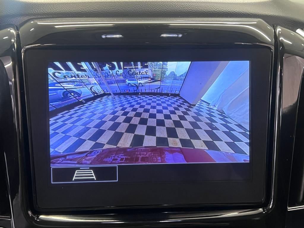 Used 2020 Chevrolet Traverse LT w/ Driver Confidence II Package image 18