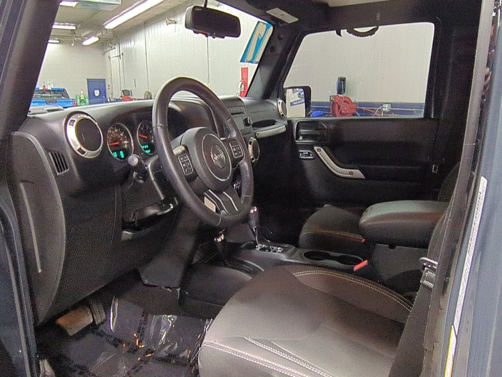 Used 2017 Jeep Wrangler Unlimited Sahara w/ Connectivity Group image 17