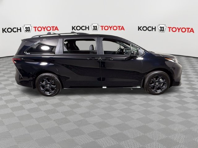 New 2026 Toyota Sienna XLE Woodland Edition AWD/4WD image 9