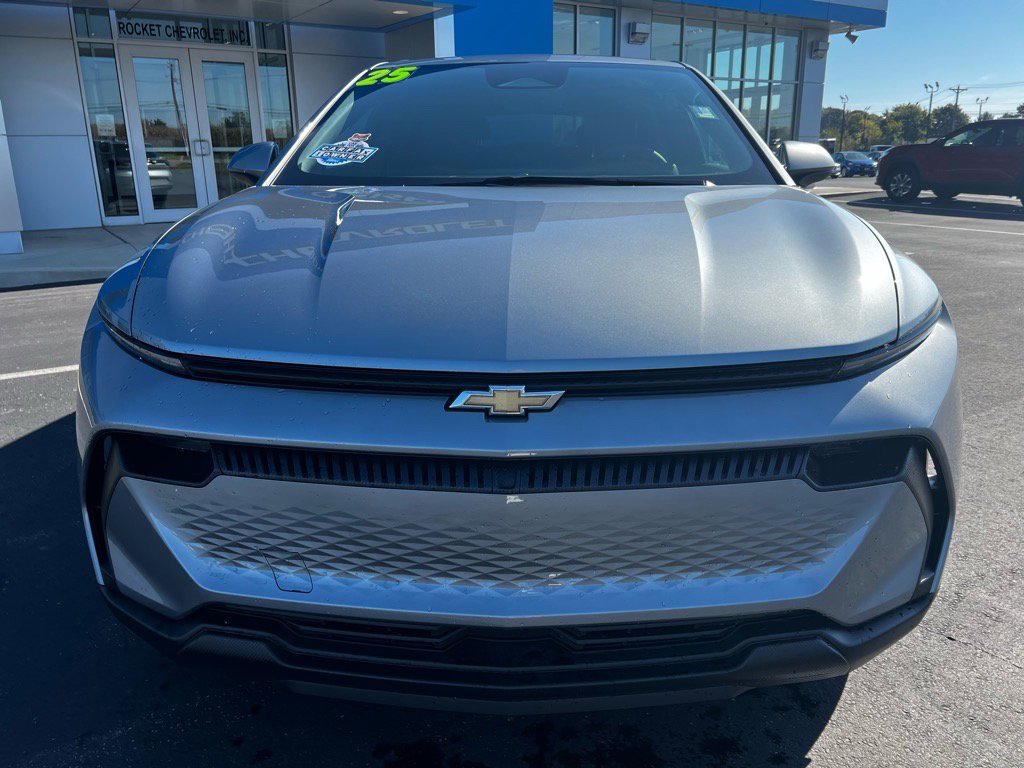 Used 2025 Chevrolet Equinox EV LT image 2