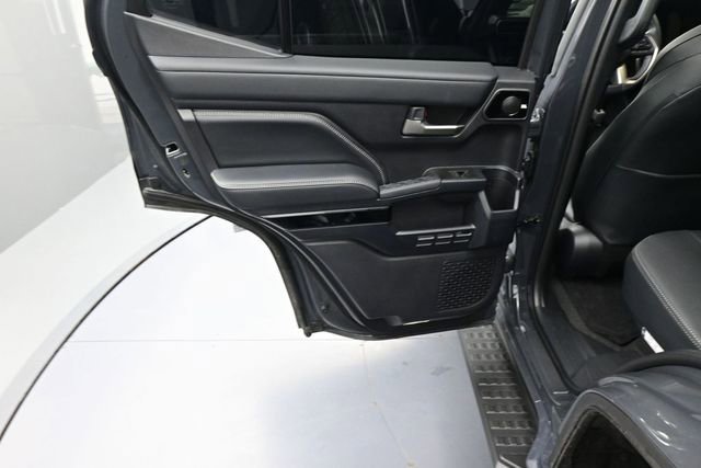 Used 2025 Toyota 4Runner Limited AWD/4WD image 18